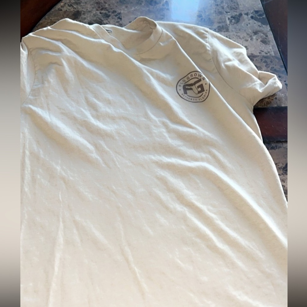 Men’s sz medium Flo grown tshirt